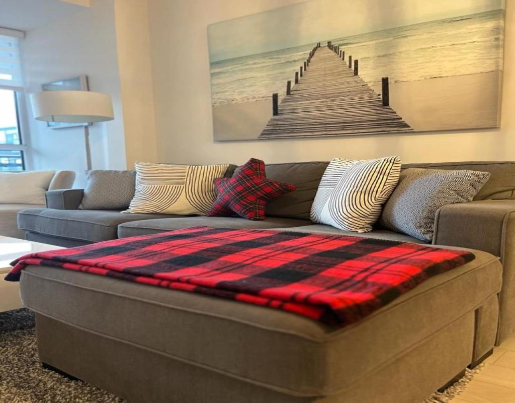 Stunning Stayz At Friday Harbour Beach Marina Resort Lake Simcoe Innisfil מראה חיצוני תמונה