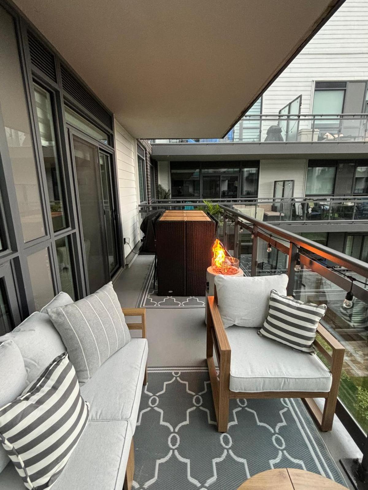 Stunning Stayz At Friday Harbour Beach Marina Resort Lake Simcoe Innisfil מראה חיצוני תמונה